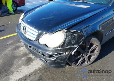 2002 Mercedes-Benz C 320 z USA, uszkodzony, nr VIN WDBRF64J42F282816